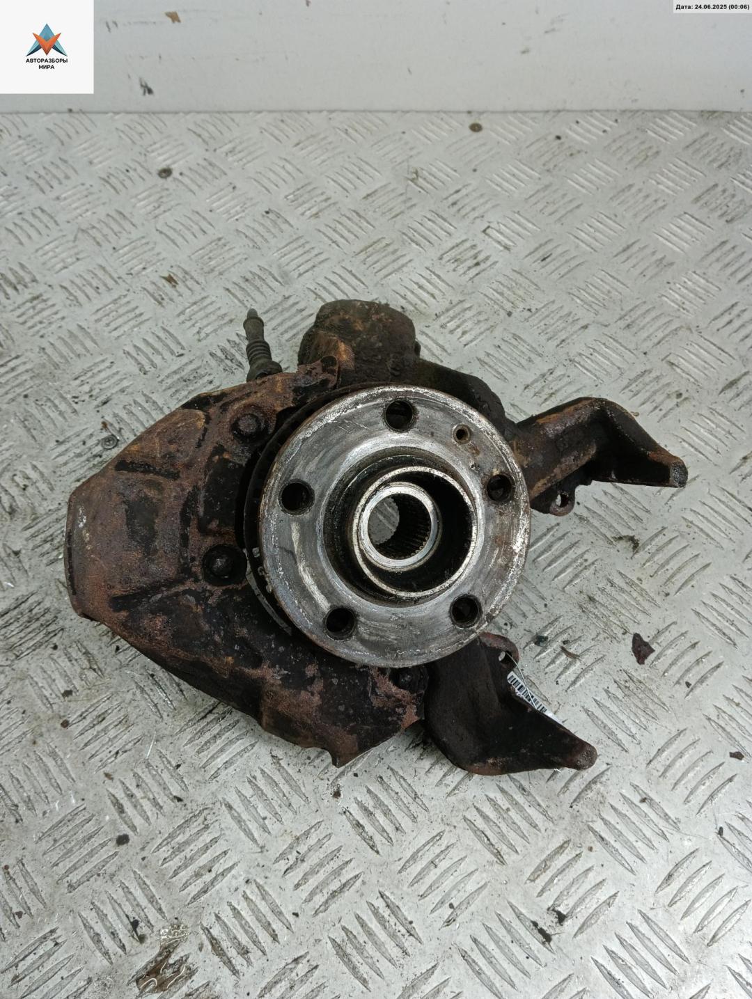ступица передняя правая Volkswagen Golf 4 поколение 2001, 1.4 л., бензин, МКПП, серый, хетчбэк 5 дв., 256D - фото №1