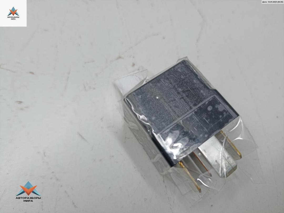 реле (прочие) Opel Zafira 2 поколение (B) 2006, 1.9 л., дизель, МКПП, синий, минивэн, 13171831 - фото №1