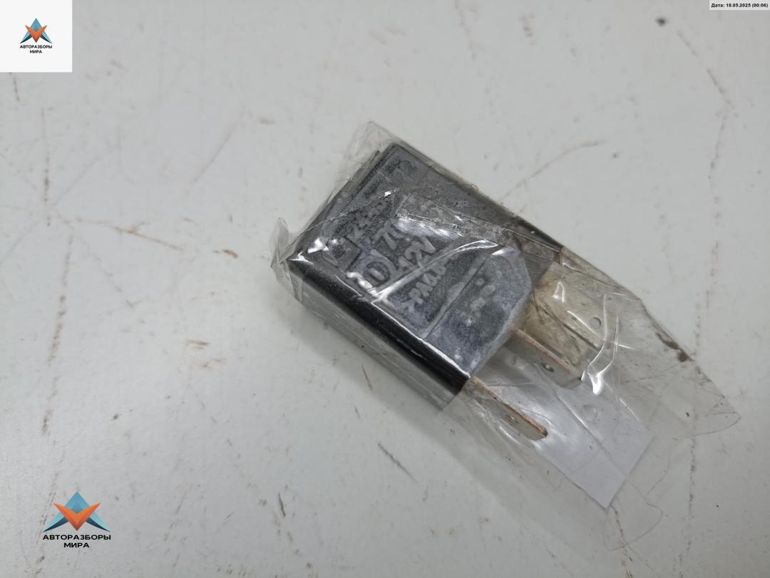 реле (прочие) Opel Zafira 2 поколение (B) 2006, 1.9 л., дизель, МКПП, синий, минивэн, 24435922 - фото №1