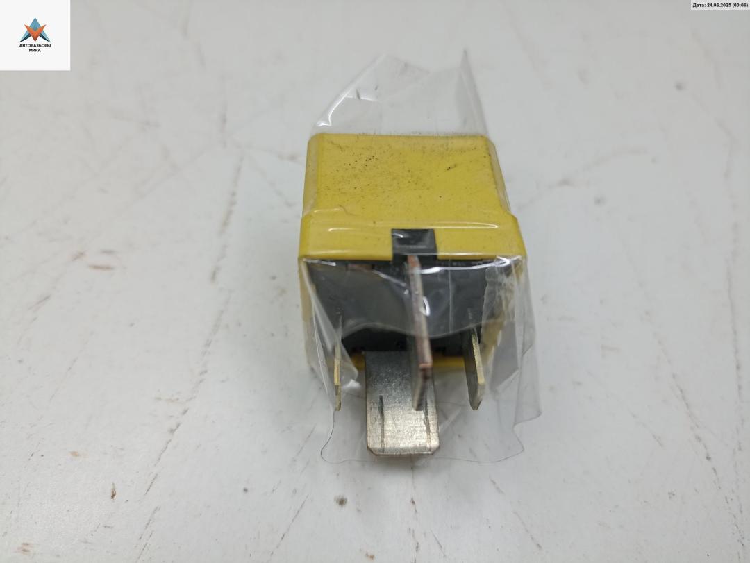 реле (прочие) Opel Zafira 2 поколение (B) 2006, 1.9 л., дизель, МКПП, синий, минивэн, 90226846 - фото №1