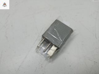 реле (прочие) Opel Zafira 2 поколение (B) 2006, 1.9 л., дизель, МКПП, синий, минивэн, 13100504