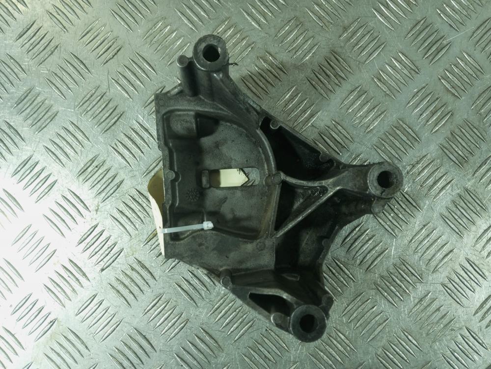 кронштейн (крепление) Opel Corsa D 2008, цвет, 13130728 - фото №1