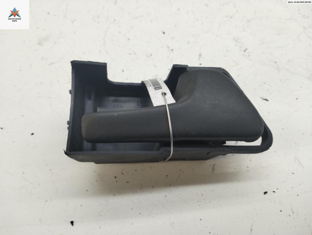 ручка внутренняя задняя правая Volkswagen Golf 3 поколение 1995, 1.8 л., бензин, МКПП, красный, хетчбэк 5 дв., 1H0837142 - фото №1