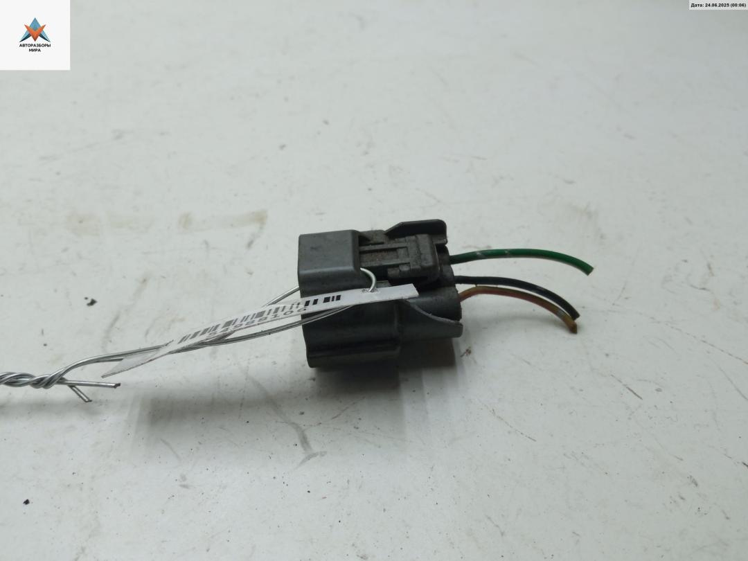 разъем (фишка) проводки Nissan Almera Tino V10 2001, 1.8 л., бензин, МКПП, серый, минивэн - фото №1