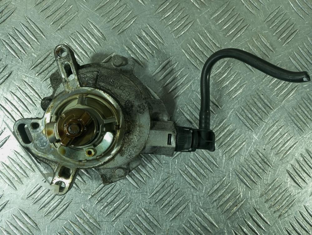 насос вакуумный Volvo S60 2 поколение 2012, цвет, BM5G-2A451-EC - фото №1