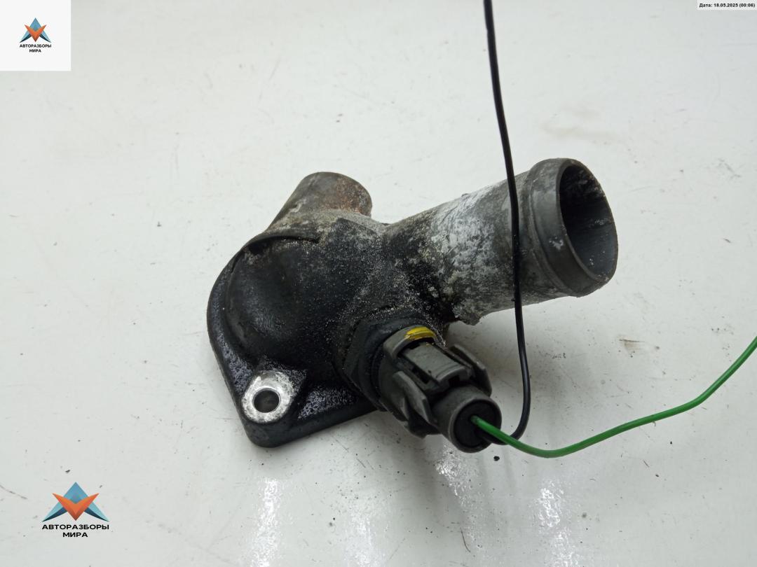 фланец (тройник) системы охлаждения Honda FR-V 1 поколение 2005, 2.2 л., дизель, МКПП, чёрный, минивэн - фото №1