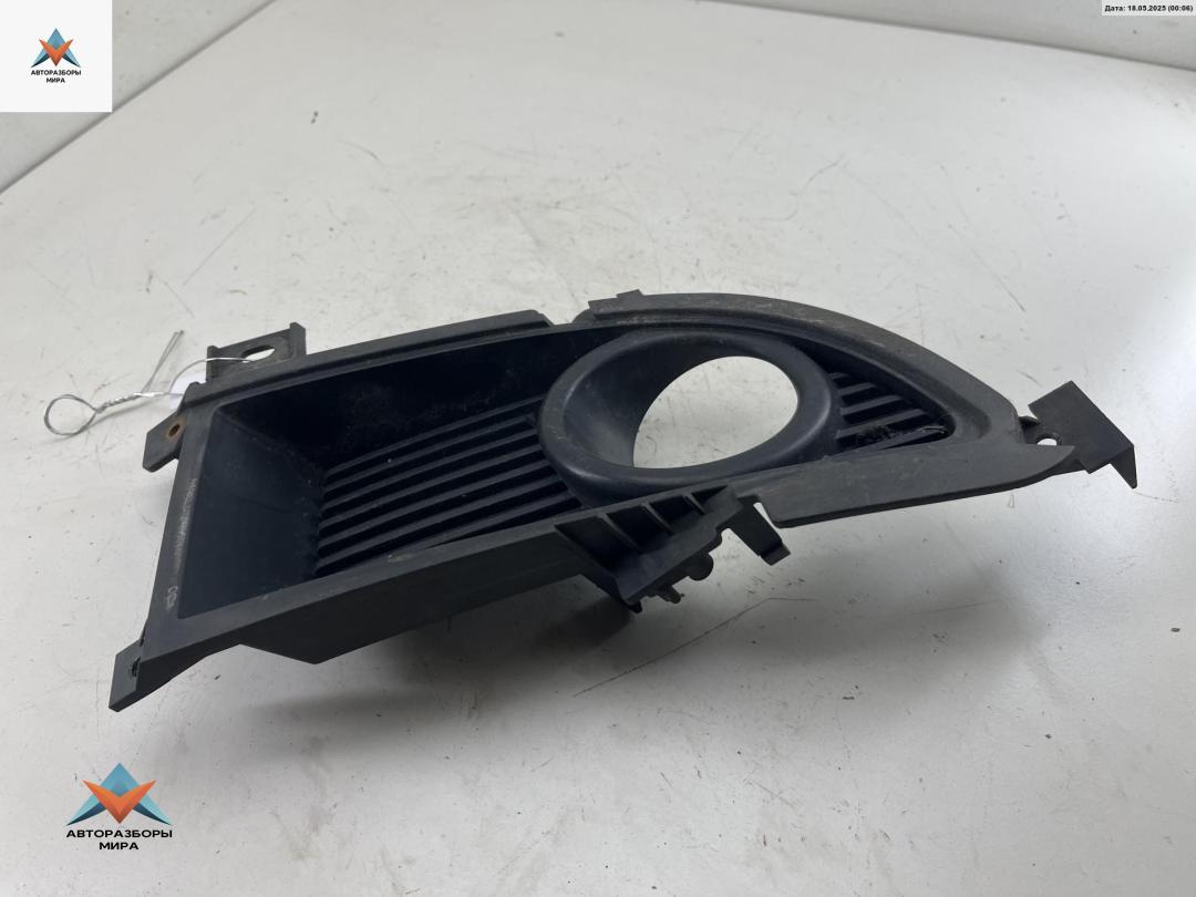 рамка фары противотуманной правой Mitsubishi Lancer 9 поколение 2006, 2.0 л., бензин, МКПП, чёрный, седан, 6407A016 - фото №1