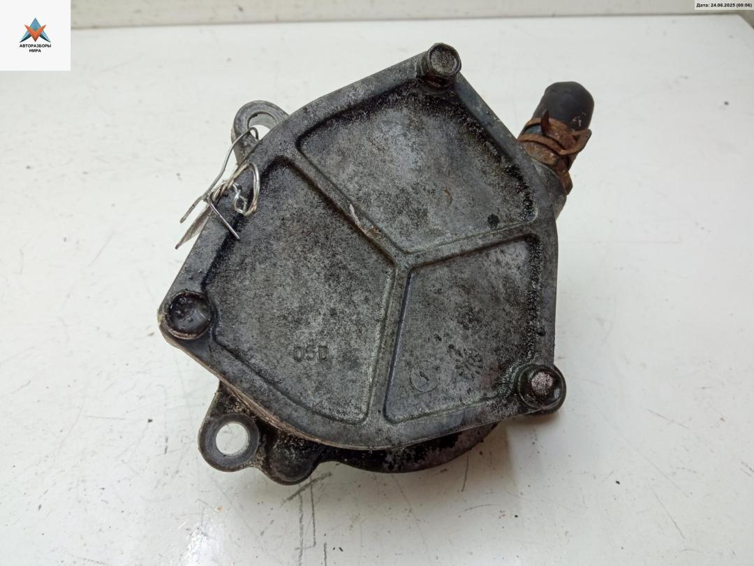 насос вакуумный Subaru Forester 3 поколение (SH) 2010, 2.0 л., дизель, МКПП, чёрный, внедорожник 5 дв. - фото №1