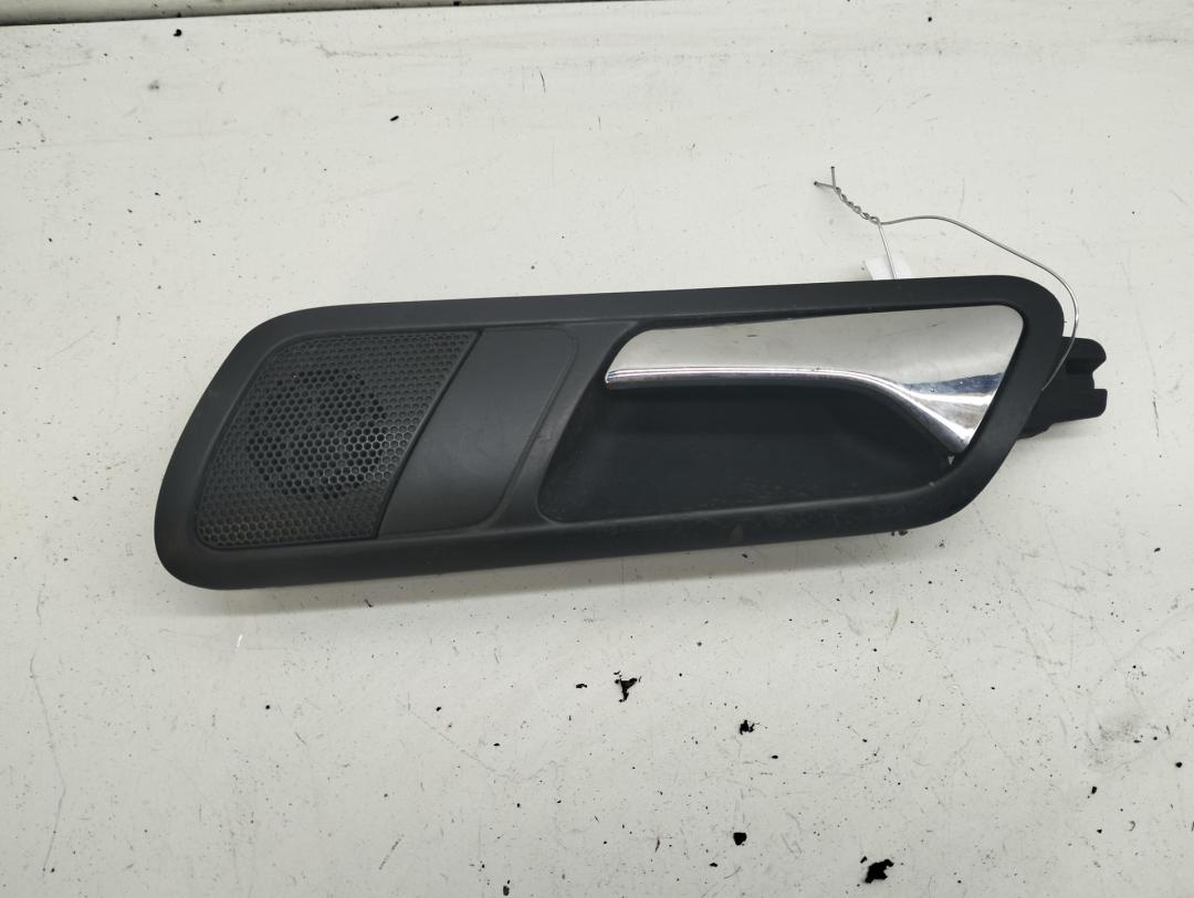 ручка внутренняя задняя левая Volkswagen Passat B6 2006, 2.0 л., дизель, МКПП, серый, универсал, 3C4839113 - фото №1