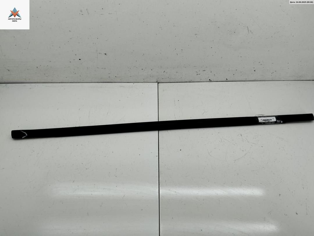 Молдинг стекла двери задней левой наружный Volkswagen Passat B6 2006, 2.0 л., дизель, МКПП, серый, универсал - фото №1