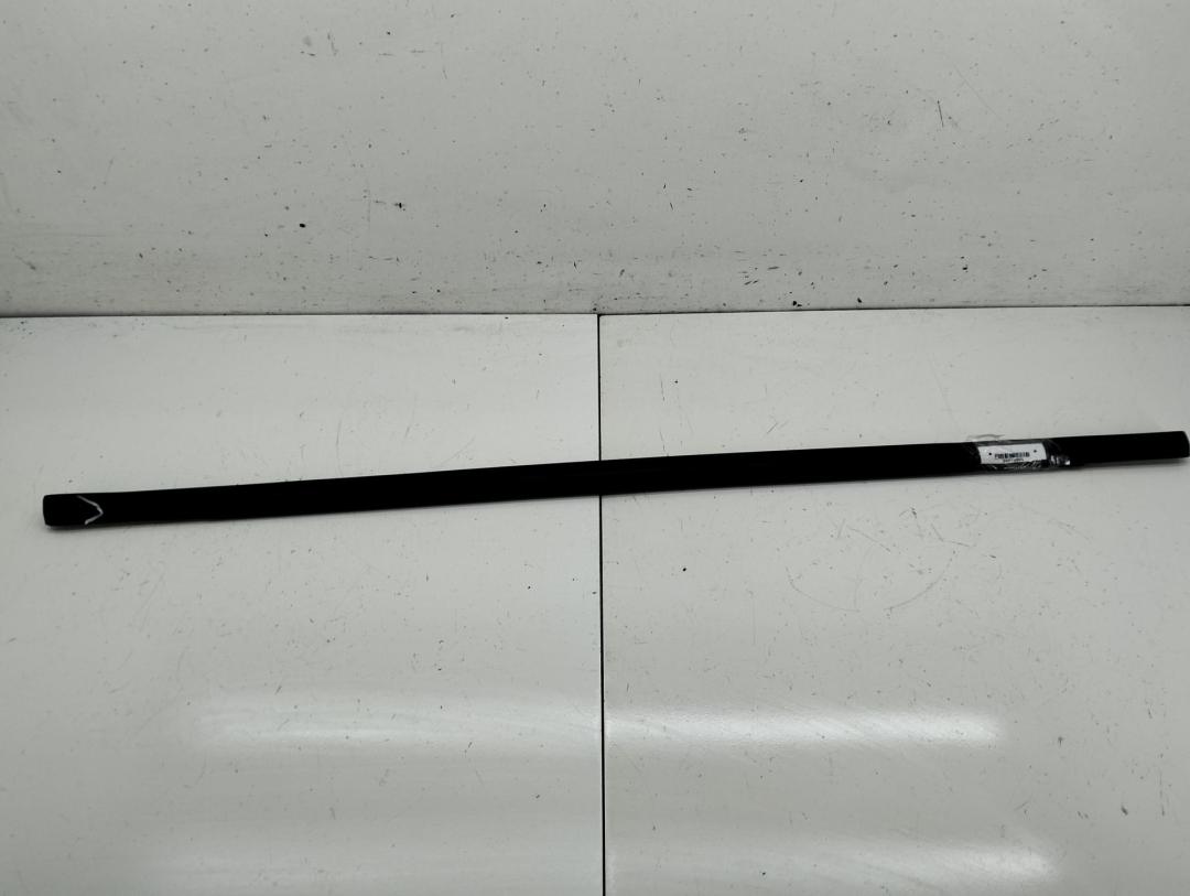 Молдинг стекла двери задней левой наружный Volkswagen Passat B6 2006, 2.0 л., дизель, МКПП, серый, универсал