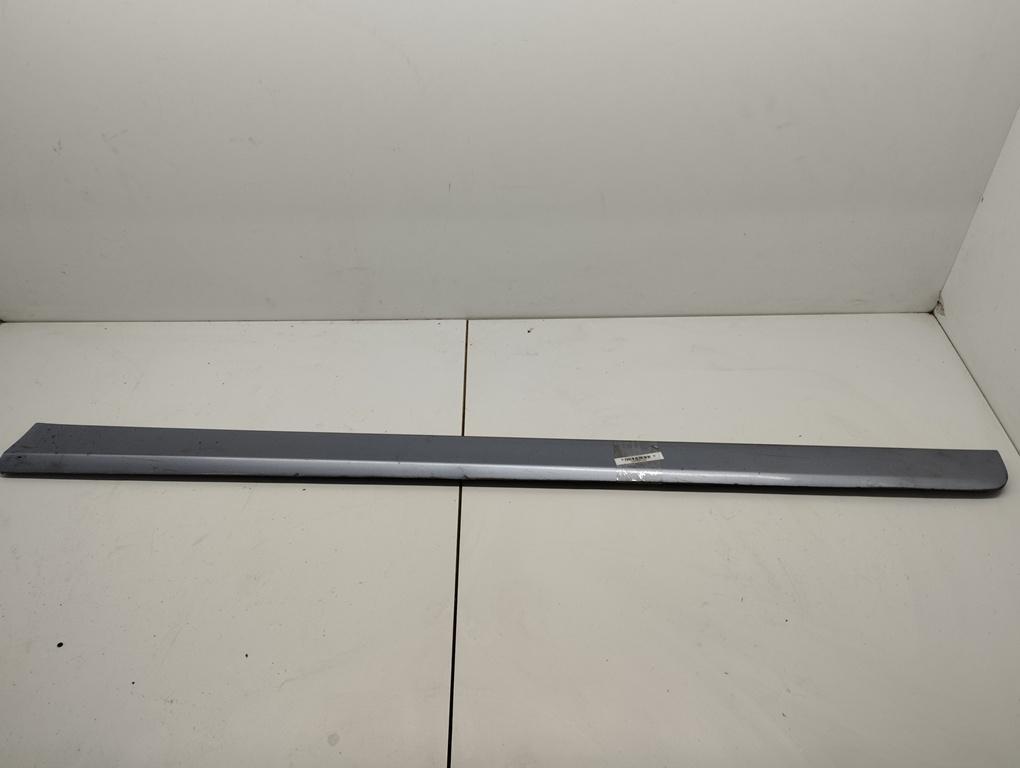 молдинг двери передней правой Audi A4 B7 2005, 2.0 л., бензин, МКПП, серый, универсал