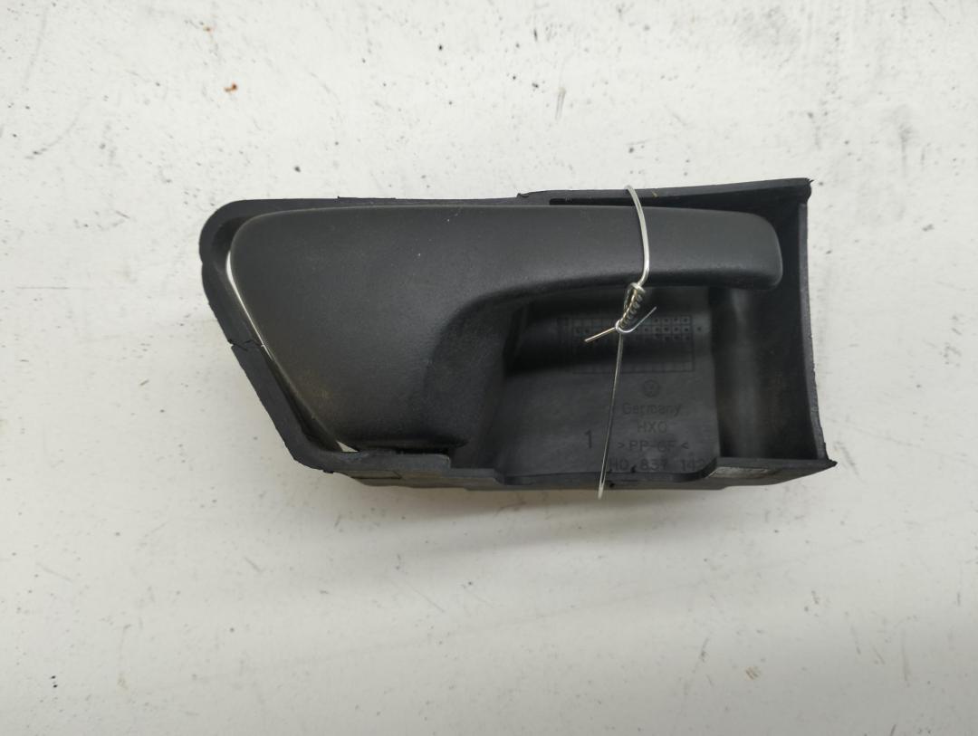ручка внутренняя задняя правая Volkswagen Golf-3 1996, 1.6 л., бензин, МКПП, синий, хетчбэк 5 дв., 1H0837142