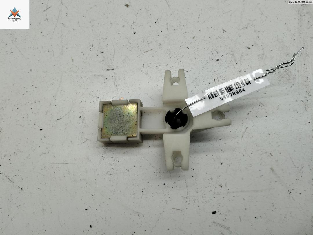 прочая запчасть SEAT Ibiza 3 поколение 2003, 1.2 л., бензин, МКПП, чёрный, хетчбэк 5 дв., 3B0839833 - фото №1