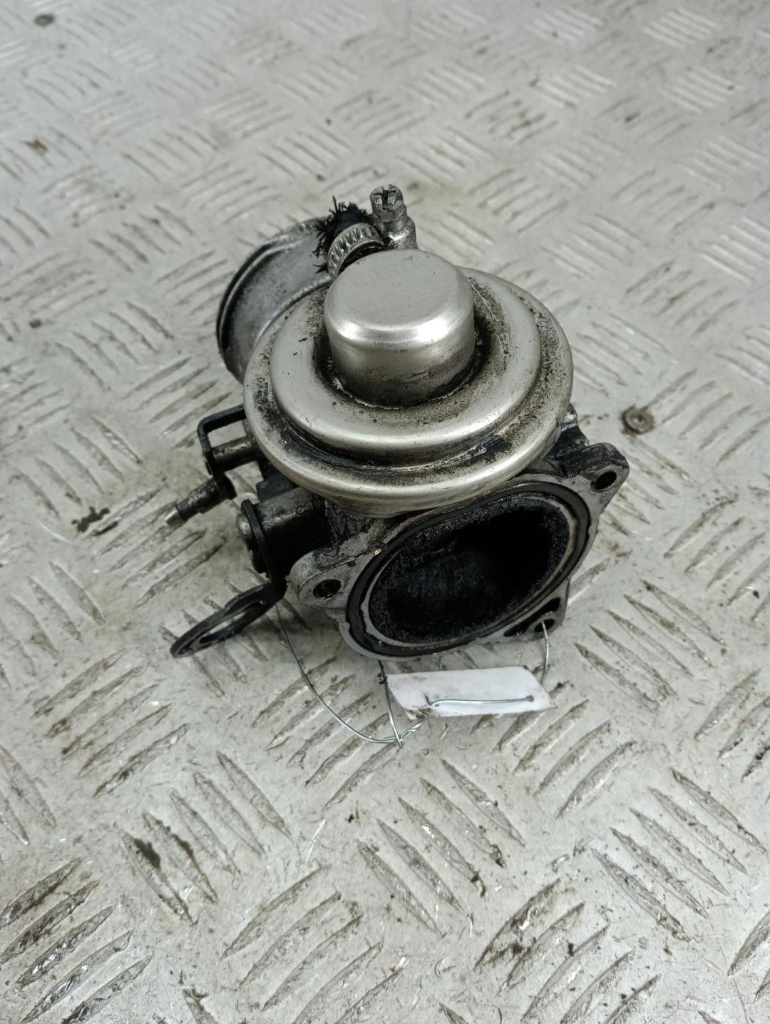 клапан EGR Volkswagen Passat B5+ (GP) 2002, 1.9 л., дизель, МКПП, чёрный, универсал, 038131501AA
