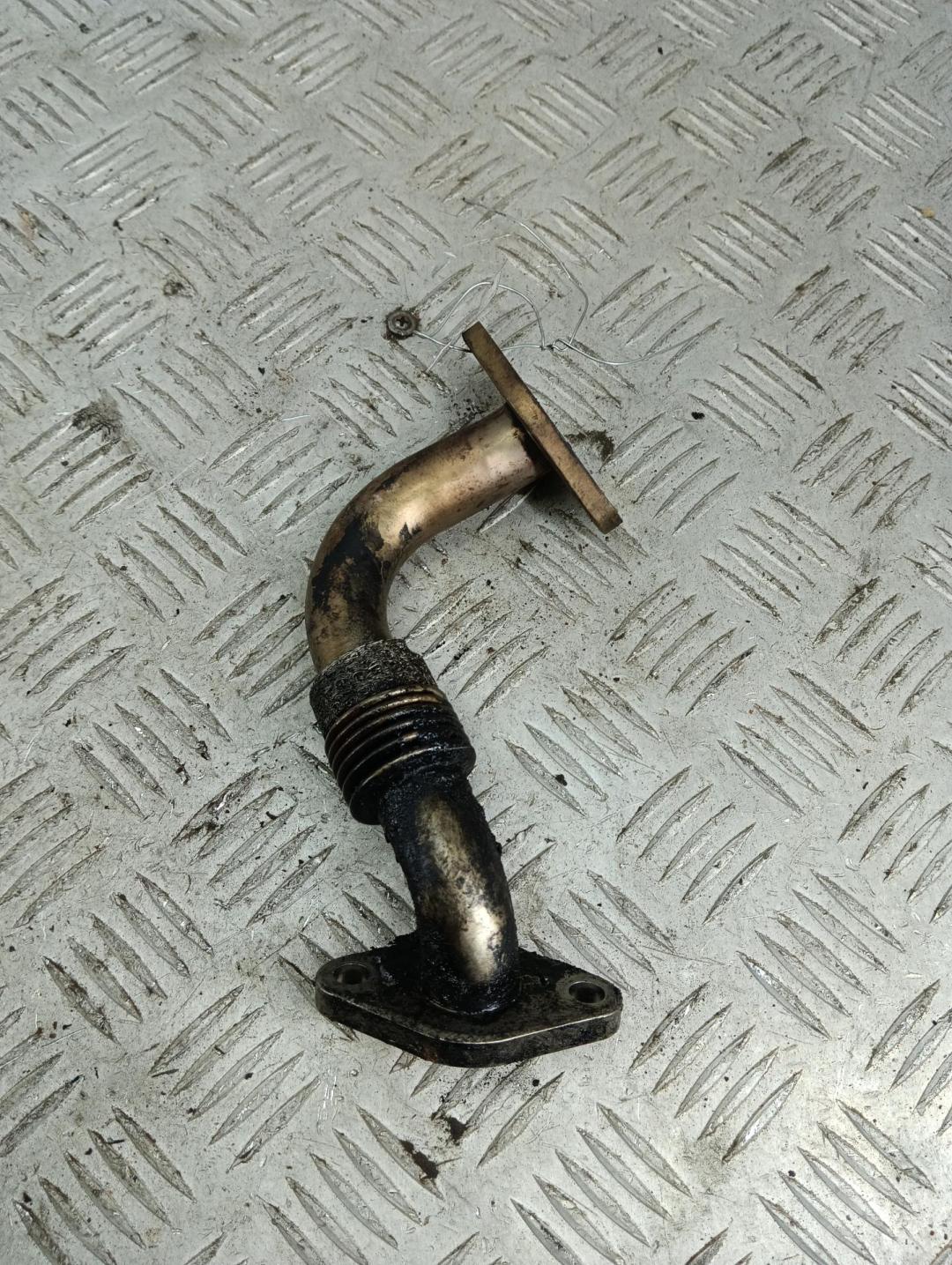 трубка системы рециркуляции EGR Volkswagen Passat B5+ (GP) 2002, 1.9 л., дизель, МКПП, чёрный, универсал, 038131521A