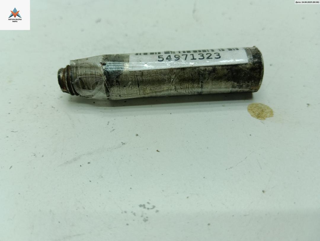 Болт крепления Volkswagen Bora 1 поколение 2003, 1.6 л., бензин, МКПП, серый, седан - фото №1