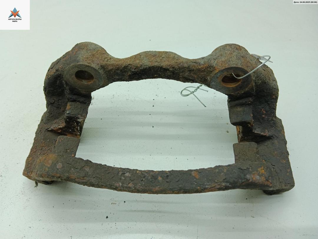 скоба суппорта Volkswagen Golf 3 поколение 1996, 1.9 л., дизель, МКПП, красный, хетчбэк 5 дв., 256D - фото №1