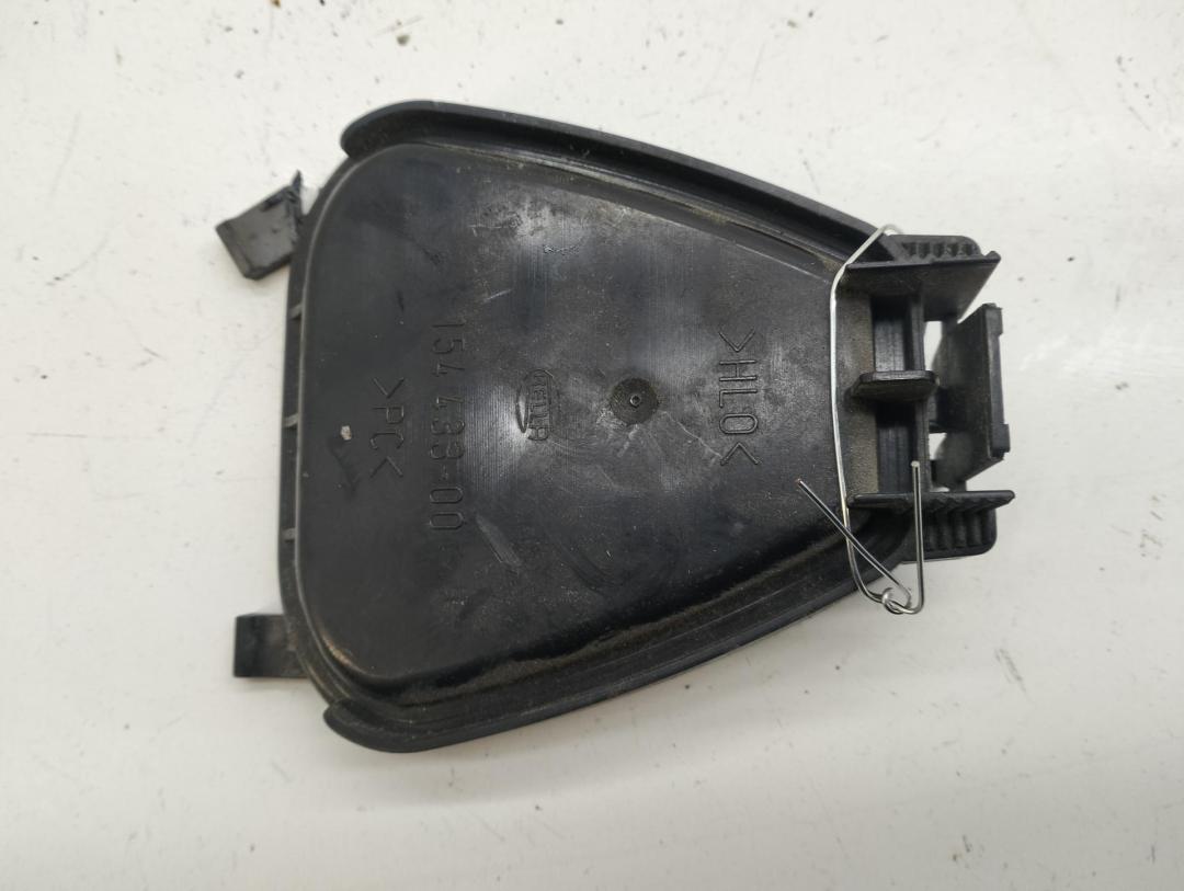 Крышка (заглушка) задняя фары Volkswagen Passat B5+ (GP) 2001, 2.0 л., бензин, МКПП, серый, седан, 154433-00