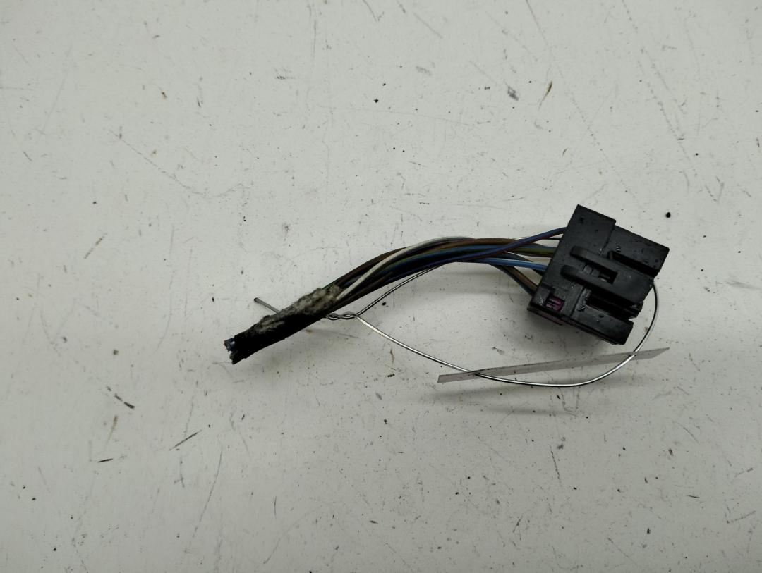 разъем (фишка) проводки Volkswagen Passat B5 1999, 1.9 л., дизель, МКПП, серый, универсал, ZSB969755