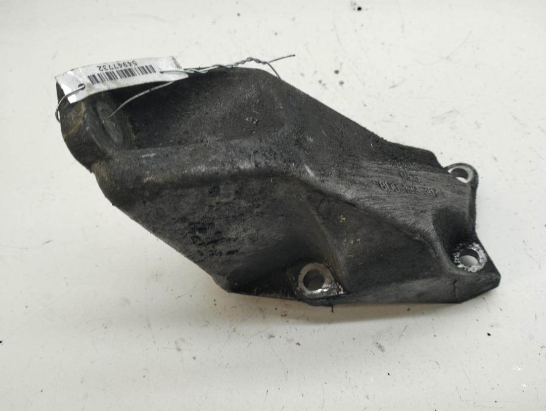 кронштейн двигателя Volkswagen Passat B5 1999, 1.9 л., дизель, МКПП, серый, универсал, 8D0199307L - фото №1