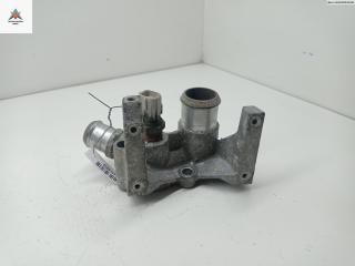 фланец (тройник) системы охлаждения Ford Focus 2 поколение 2006, 1.6 л., i, бензин, МКПП, серый, универсал, 1N1G8594