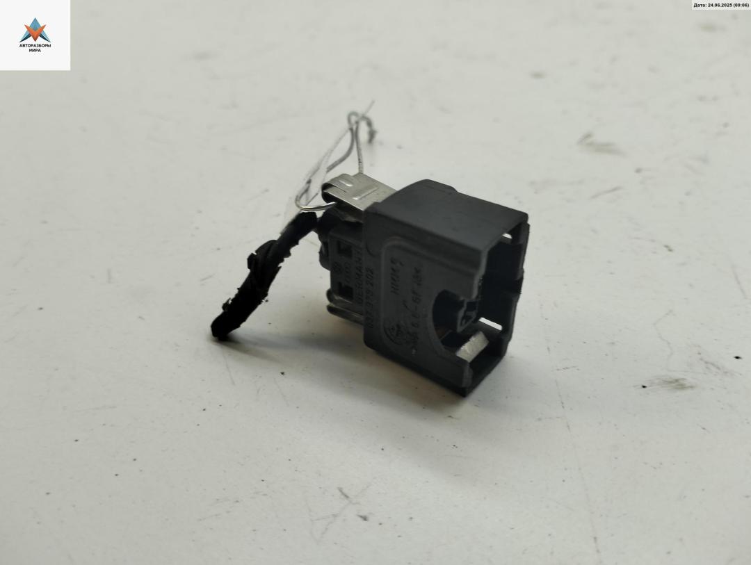 разъем (фишка) проводки Volkswagen Golf 4 поколение 1999, 1.6 л., бензин, МКПП, серый, хетчбэк 3 дв., 037973202 - фото №1