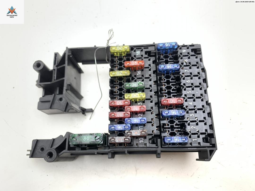 блок предохранителей Mercedes-Benz E-Класс W210/S210 1997, 3.2 л., бензин, АКПП, серый, универсал, 2105453340 - фото №1