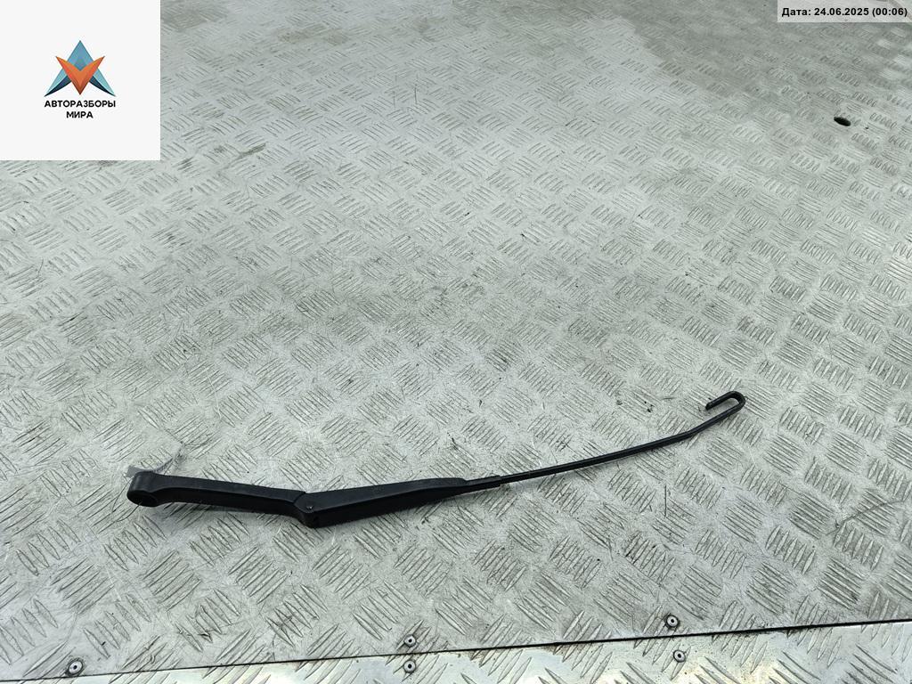 Щеткодержатель (поводок стеклоочистителя) передний Audi A6 4A/C4 1994, 2.6 л., бензин, МКПП, красный, седан, 4A1955408A - фото №1