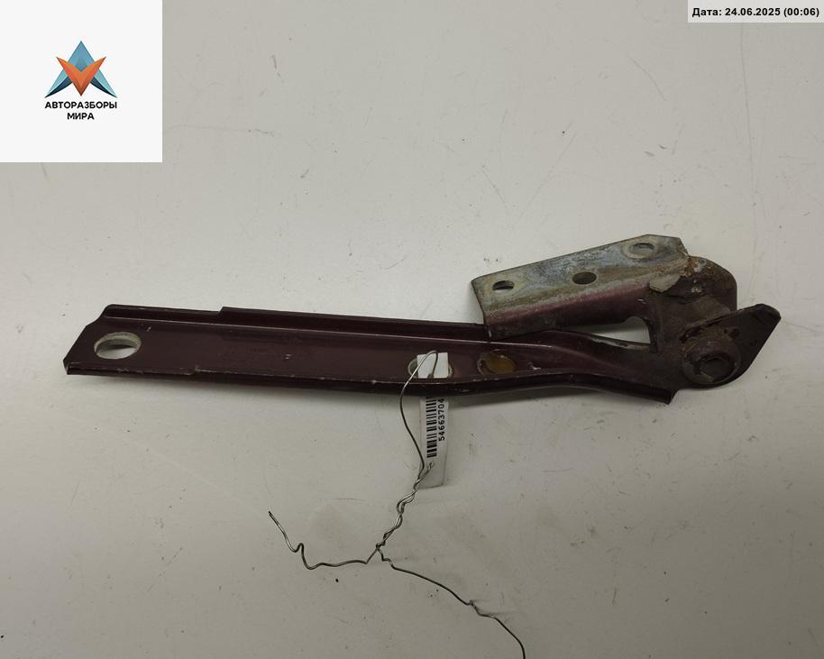 петля капота левая Audi A6 4A/C4 1994, красный, седан, 4A0823301F - фото №1