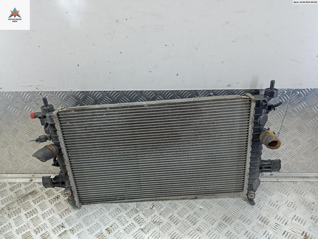 радиатор охлаждения Opel Zafira 2 поколение (B) 2006, 1.8 л., бензин, МКПП, синий, минивэн, 13170110 - фото №1