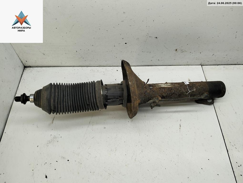 амортизатор передний левый Volkswagen Golf 4 поколение 2003, 1.6 л., бензин, МКПП, чёрный, хетчбэк 5 дв., 1J0413031BJ - фото №1