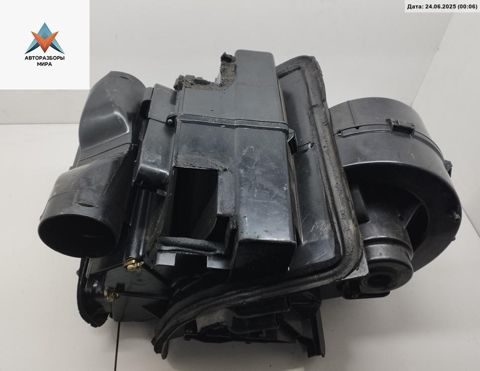 отопитель в сборе (печка) Audi A6 4A/C4 1994, 2.6 л., бензин, МКПП, красный, седан, 4A0819095 - фото №1