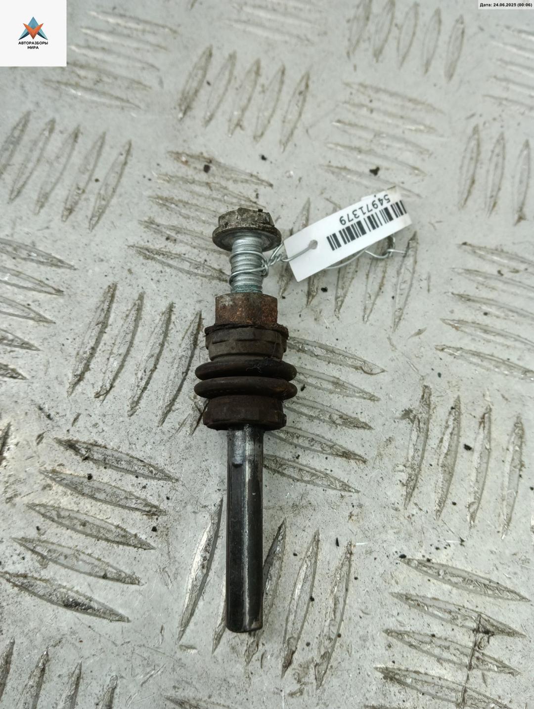 Болт крепления Volkswagen Golf 5 поколение 2005, 1.6 л., бензин, МКПП, серый, хетчбэк 3 дв. - фото №1