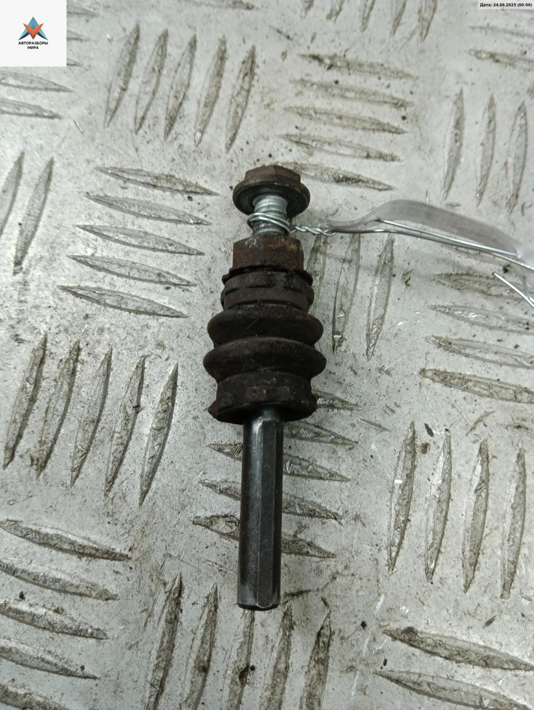 Болт крепления Volkswagen Golf 5 поколение 2005, 1.6 л., бензин, МКПП, серый, хетчбэк 3 дв. - фото №1