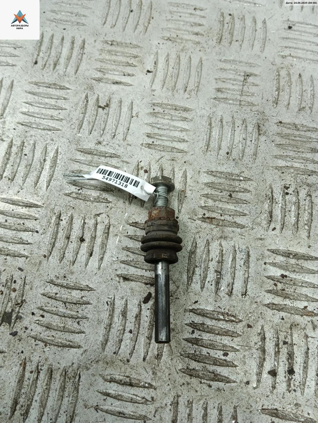 Болт крепления Volkswagen Golf 5 поколение 2005, 1.6 л., бензин, МКПП, серый, хетчбэк 3 дв. - фото №1