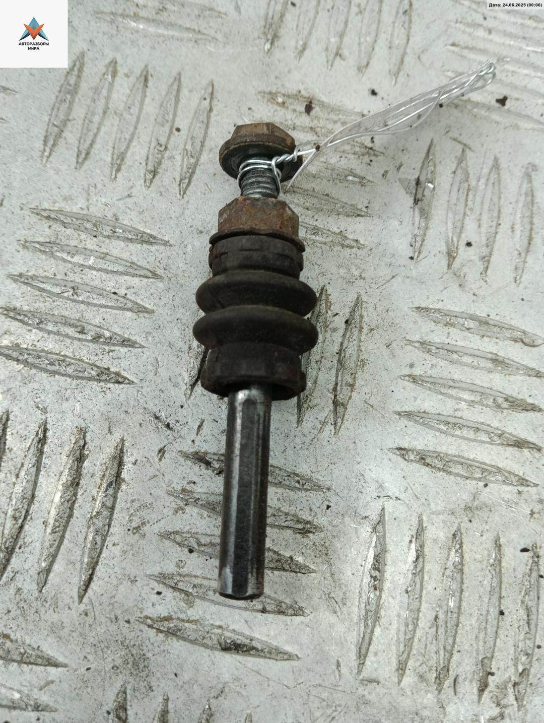 Болт крепления Volkswagen Golf 5 поколение 2005, 1.6 л., бензин, МКПП, серый, хетчбэк 3 дв. - фото №1