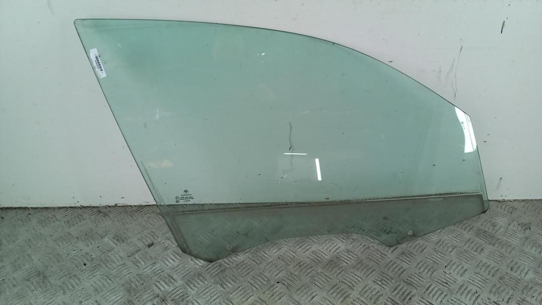 стекло двери передней правой BMW 1 E81/E87 2005, 2.0 л., бензин, МКПП, серый, хетчбэк 5 дв.
