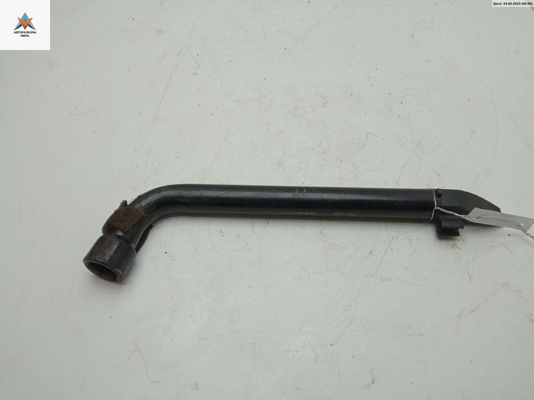 ключ колесный (балонный) Fiat Stilo 1 поколение 2003, 1.6 л., бензин, МКПП, синий, универсал, 1X4A17032AC - фото №1