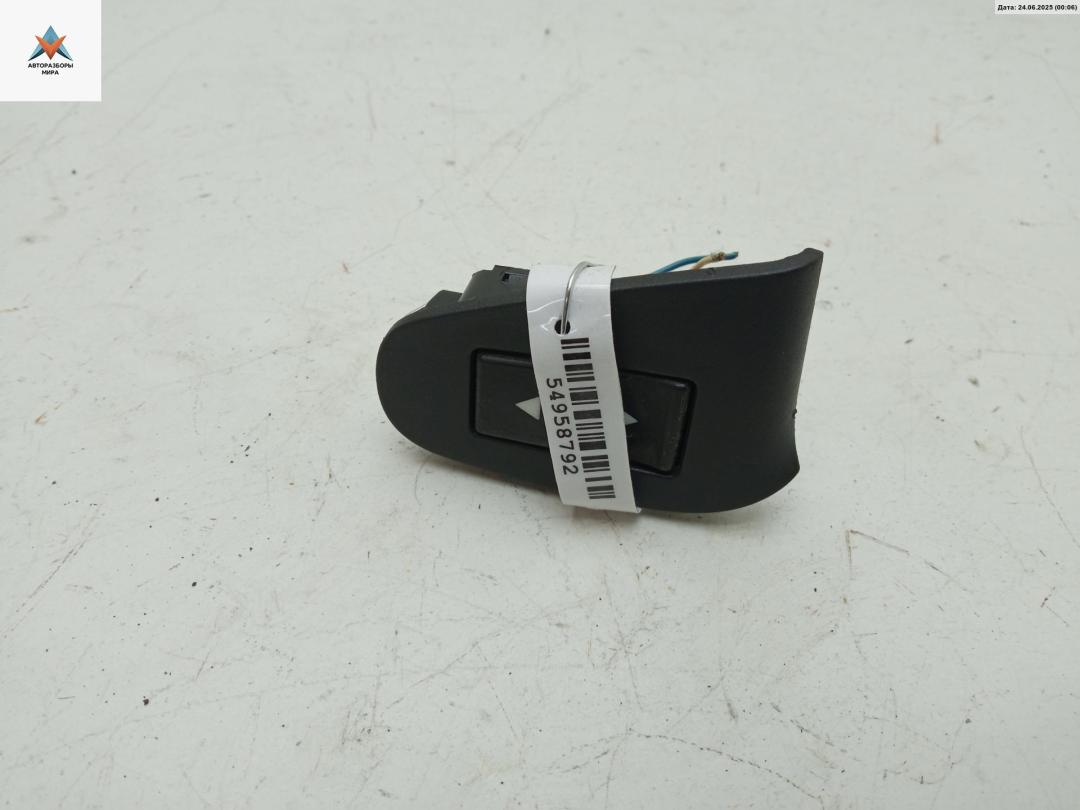 кнопка стеклоподъемника переднего правого Fiat Stilo 1 поколение 2003, 1.6 л., бензин, МКПП, синий, универсал - фото №1