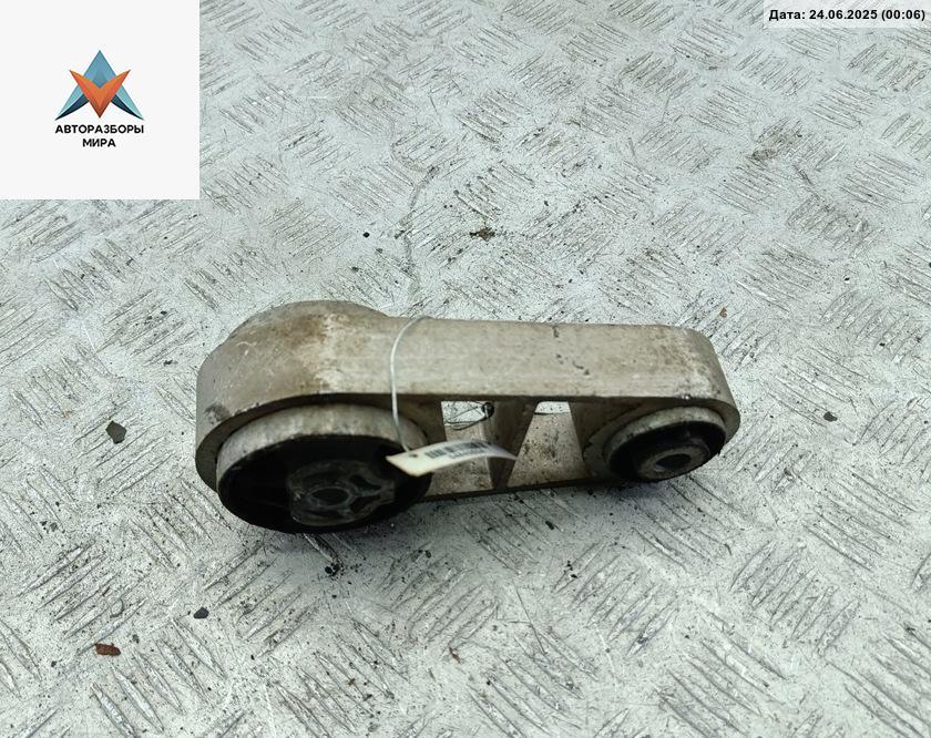 подушка крепления КПП Ford Mondeo 3 поколение 2002, 1.8 л., бензин, МКПП, синий, седан, 1S716P082AD - фото №1