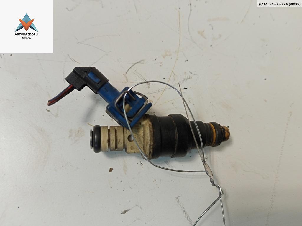 форсунка Volkswagen Passat B4 1994, 1.6 л., бензин, МКПП, серый, универсал, 0280150955 - фото №1