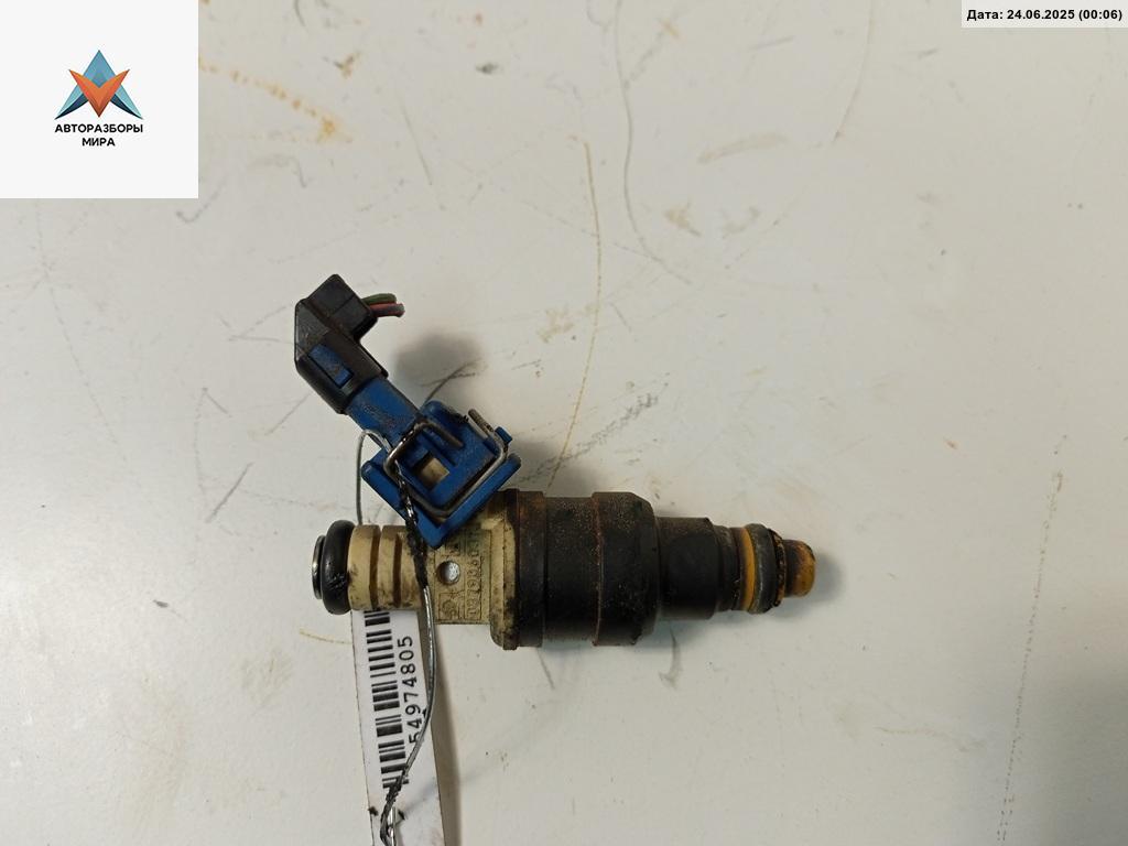 форсунка Volkswagen Passat B4 1994, 1.6 л., бензин, МКПП, серый, универсал, 0280150955 - фото №1