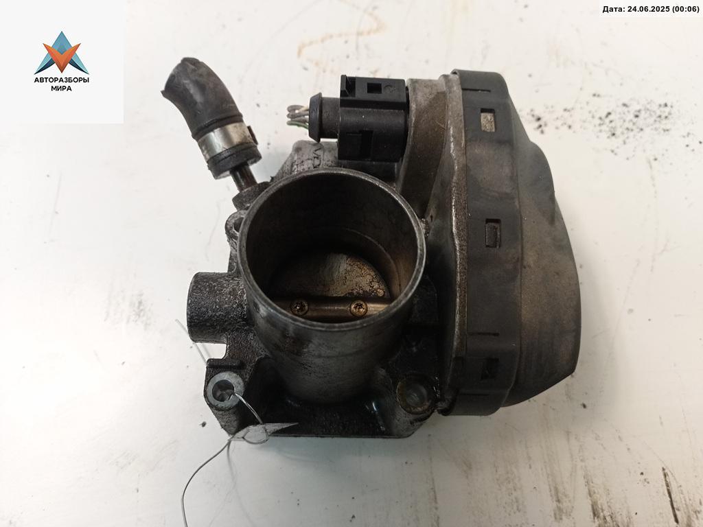 заслонка дроссельная Volkswagen Golf 4 поколение 2000, 1.4 л., бензин, МКПП, синий, хетчбэк 5 дв., 036133062 - фото №1