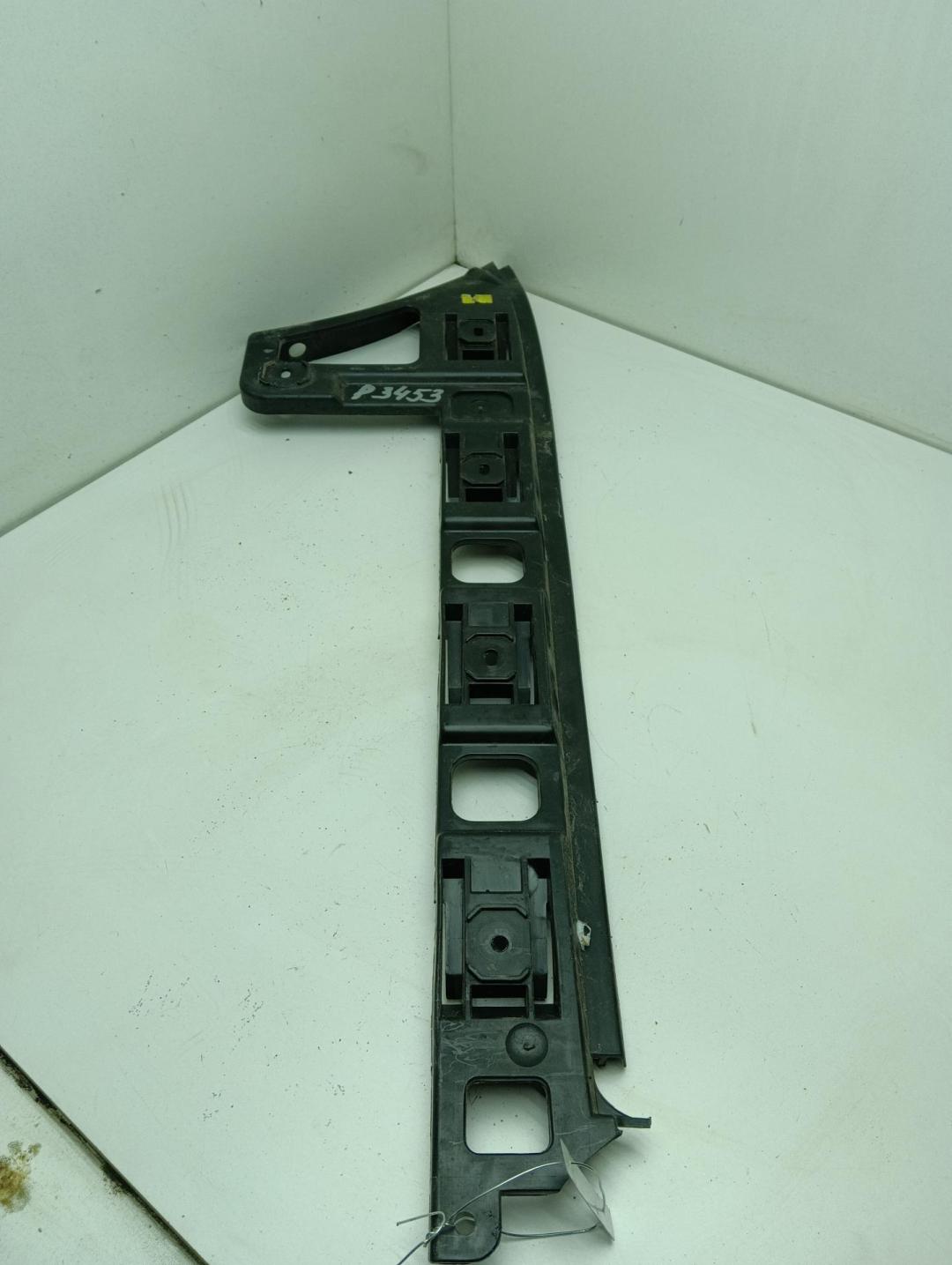кронштейн заднего бампера Volkswagen Passat B6 2005, 2.0 л., бензин, МКПП, серый, седан