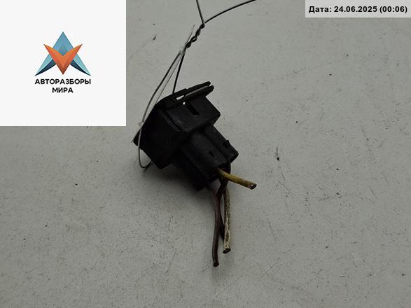 разъем (фишка) проводки Volkswagen Passat B3 1991, 1.8 л., бензин, МКПП, красный, универсал, 357941165 - фото №1