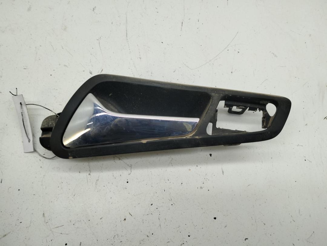 ручка внутренняя передняя левая Volkswagen Passat B6 2005, 2.0 л., бензин, МКПП, серый, седан, 3C1837113