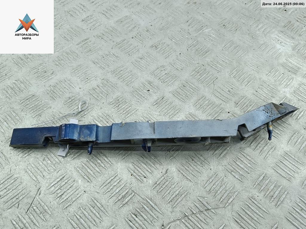 кронштейн переднего бампера Ford C-Max 1 поколение 2005, 2.0 л., бензин, МКПП, синий, минивэн, 3M5117D959A - фото №1