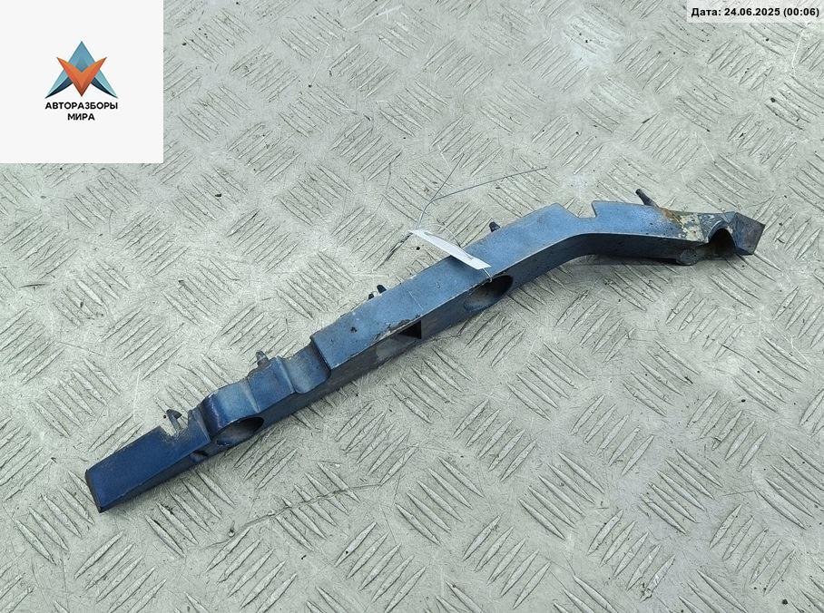 кронштейн переднего бампера Ford C-Max 1 поколение 2005, 2.0 л., бензин, МКПП, синий, минивэн, 3M5117D958A - фото №1