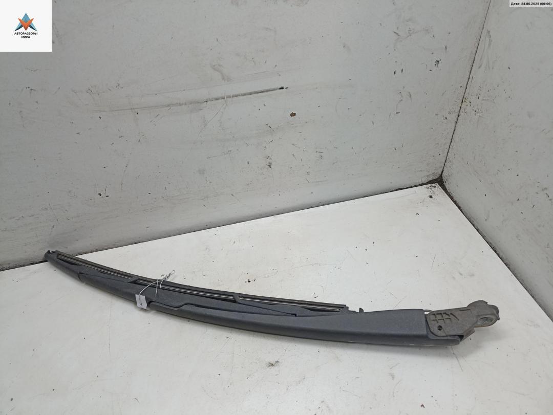 Щеткодержатель (поводок стеклоочистителя) задний Opel Zafira 2 поколение (B) 2005, 1.9 л., дизель, МКПП, чёрный, минивэн, 13145552 - фото №1